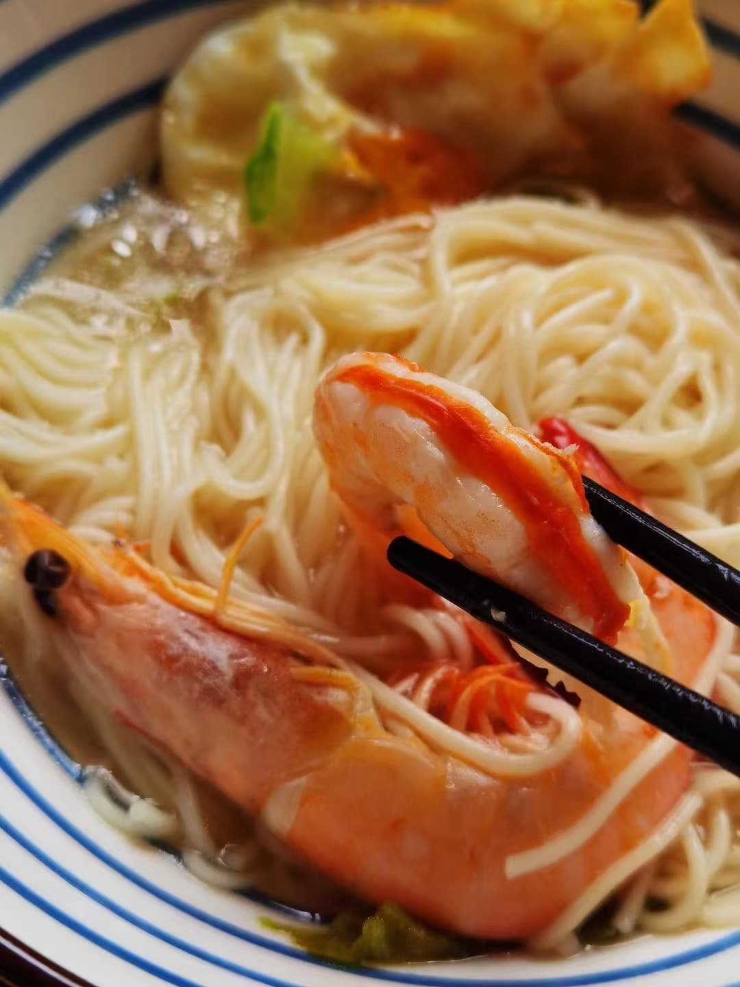 带膏青背龙白虾